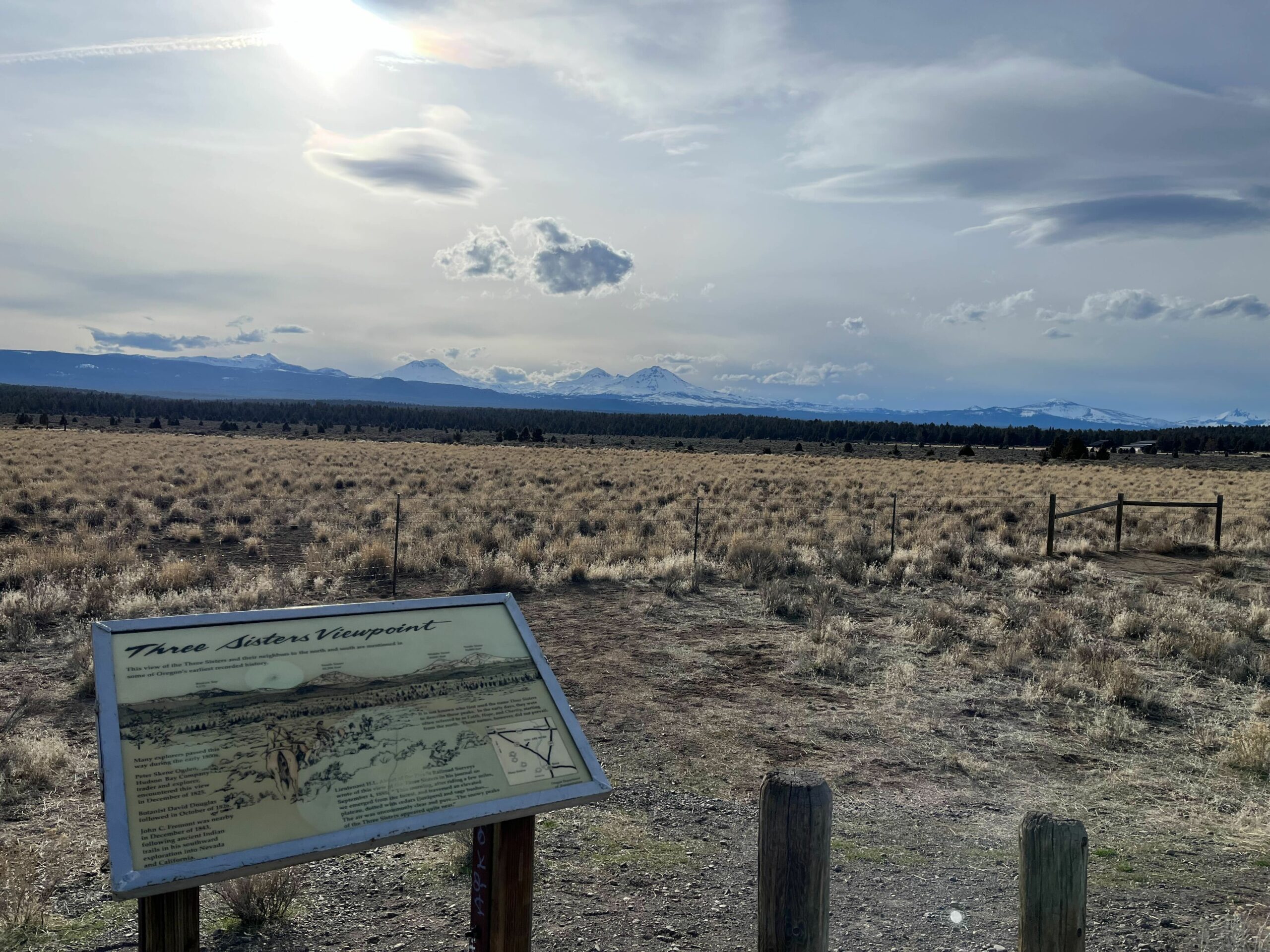 Sunset views at Pilot Butte State Scenic Viewpoint Sunset views at Pilot Butte State Scenic Viewpoint